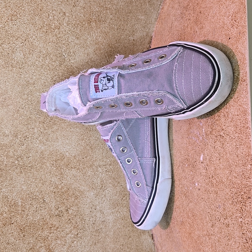 Ladies True Religion Distressed laceless sneakers, size 8 M width